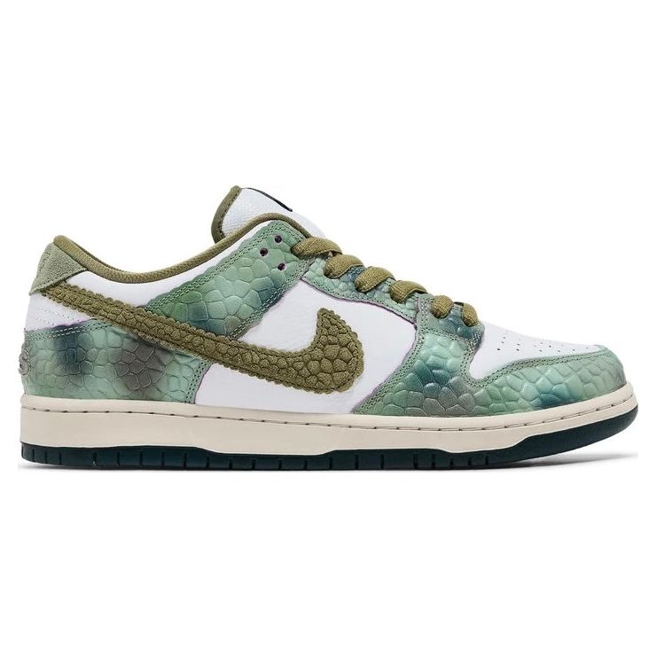 Nike SB Dunk Low x Alexis Sablone "Chameleon"